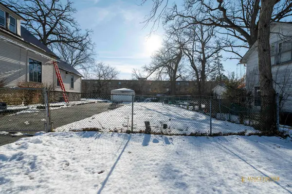 15 Lake Street, Lake Zurich, IL 60047