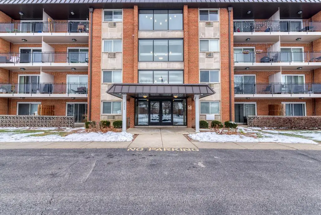 2234 S Goebbert Road #118, Arlington Heights, IL 60005 - Image #1