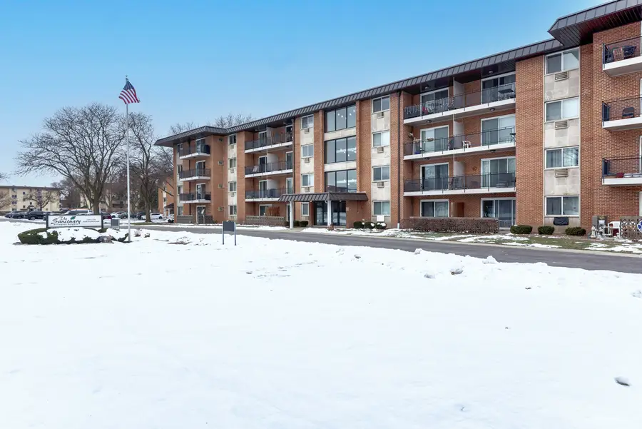 2234 S Goebbert Road #118, Arlington Heights, IL 60005 - Image #2
