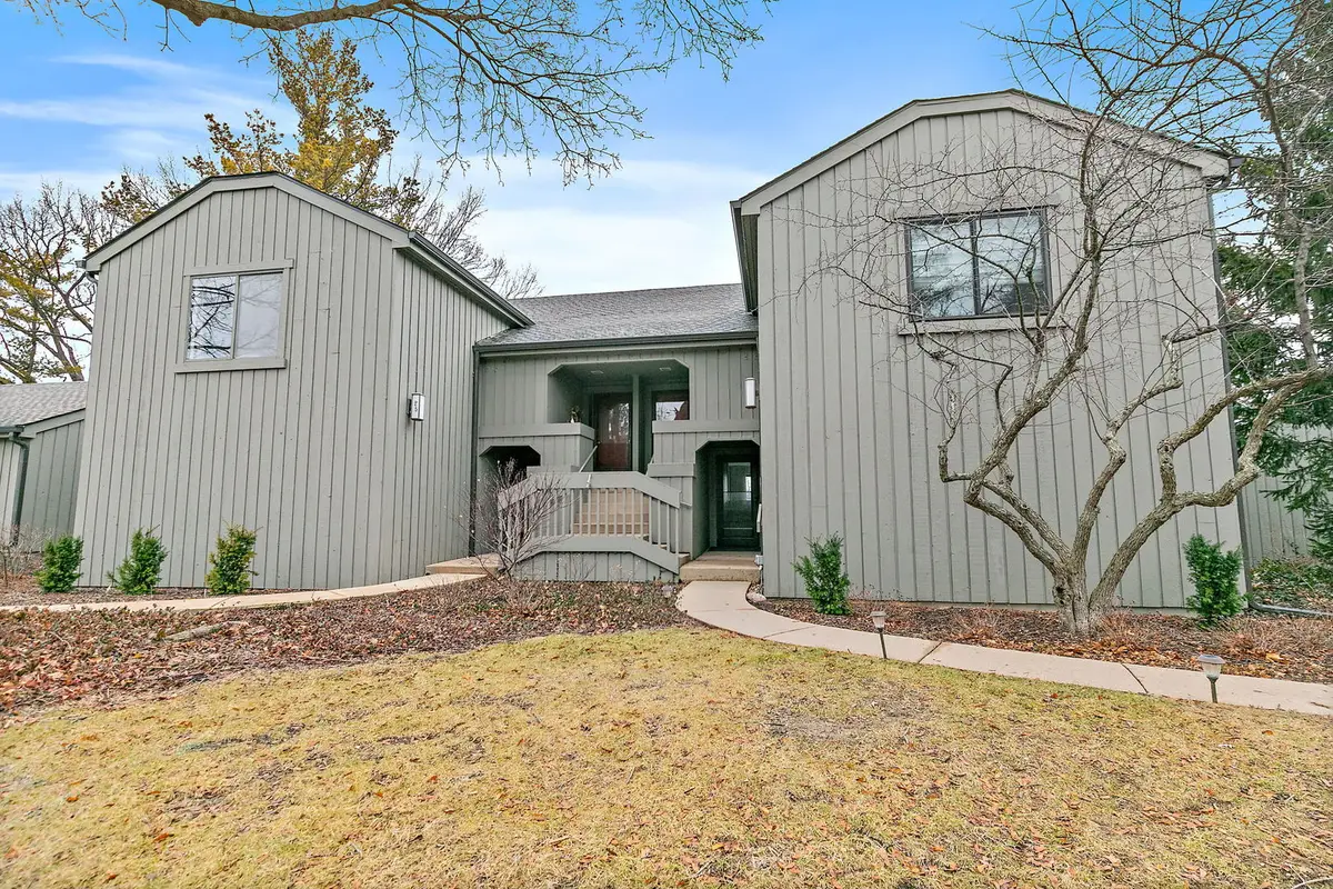 25 Shoreline Road #D, Lake Barrington, IL 60010 - Image #1