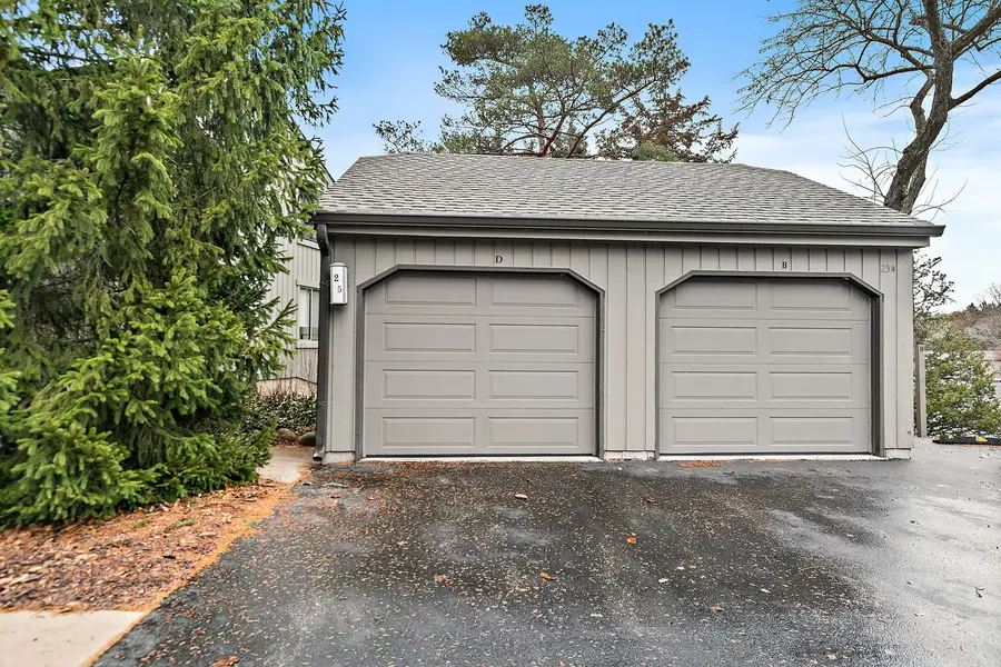 25 Shoreline Road #D, Lake Barrington, IL 60010 - Image #2