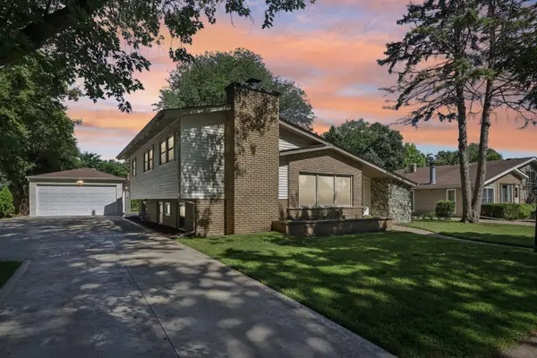 195 7th Street, Wheeling, IL 60090