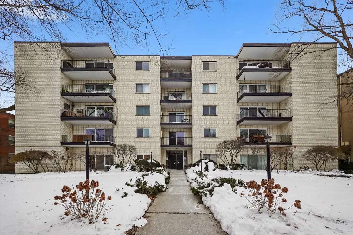 820 Oakton Street #3A, Evanston, IL 60202 - Image #1