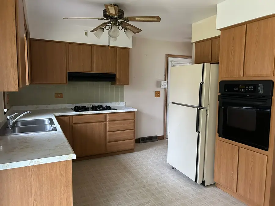 1755 Country Knolls Lane, Elgin, IL 60123 - Image #3