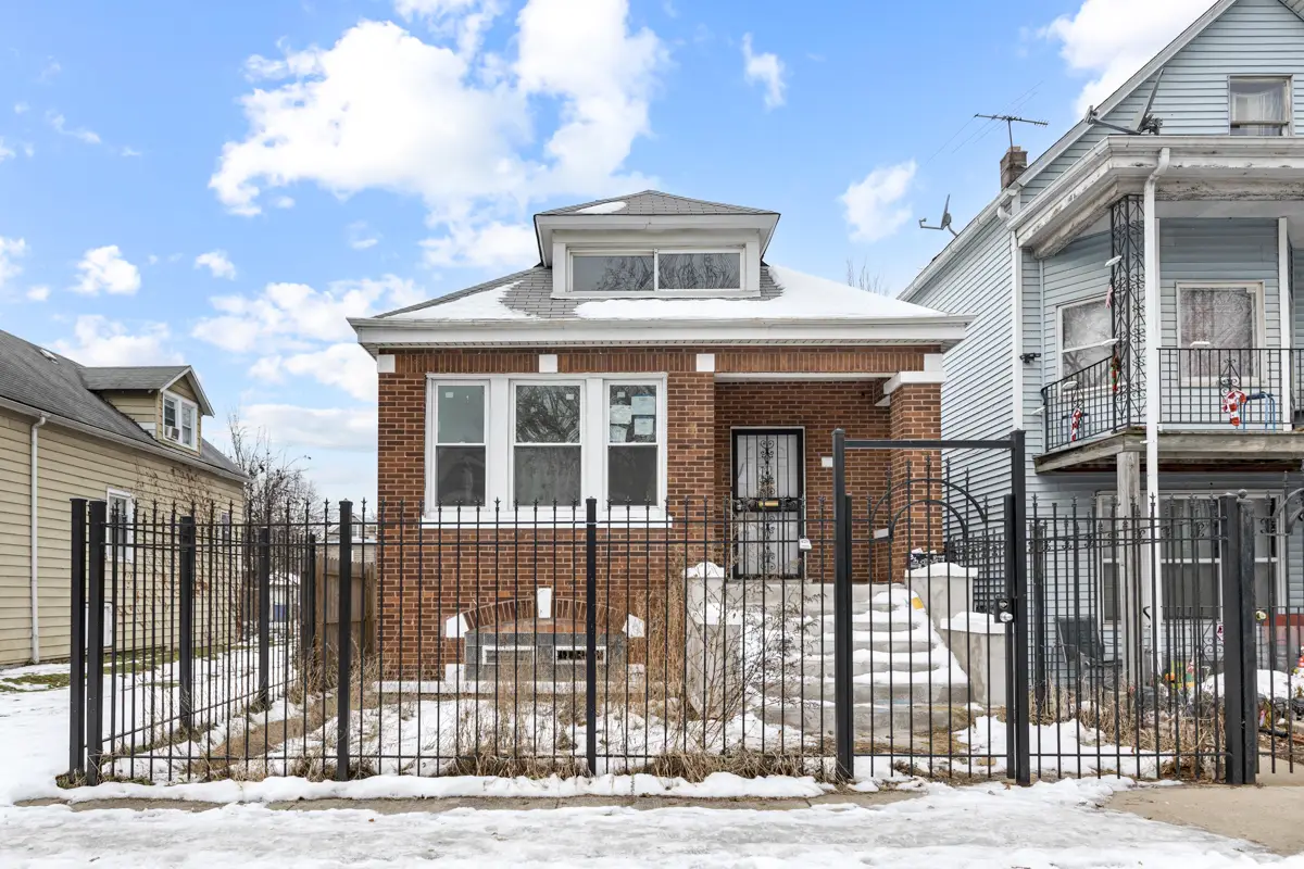 8528 S Escanaba Avenue, Chicago, IL 60617 - Image #1