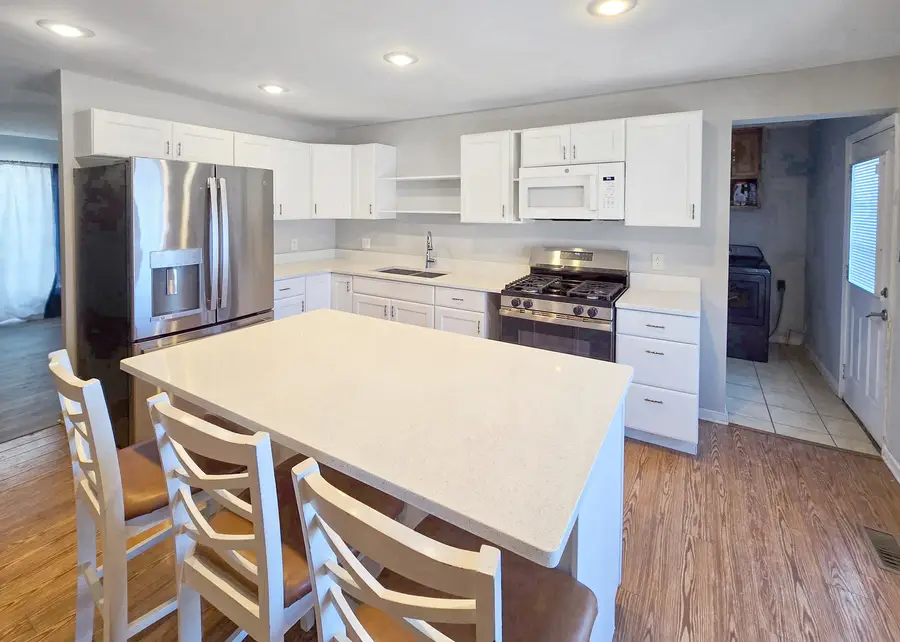 719 Surrey Drive, Streamwood, IL 60107 - Image #3