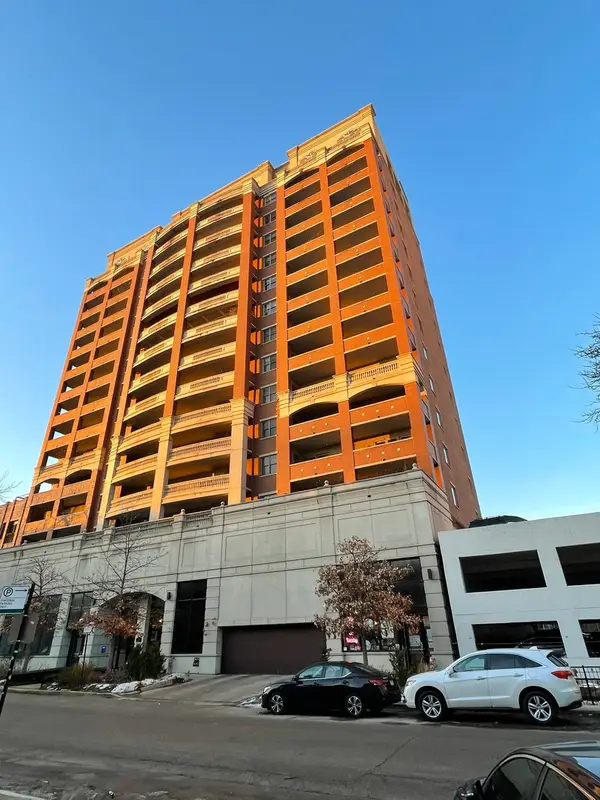 828 W Grace Street #1208, Chicago, IL 60613