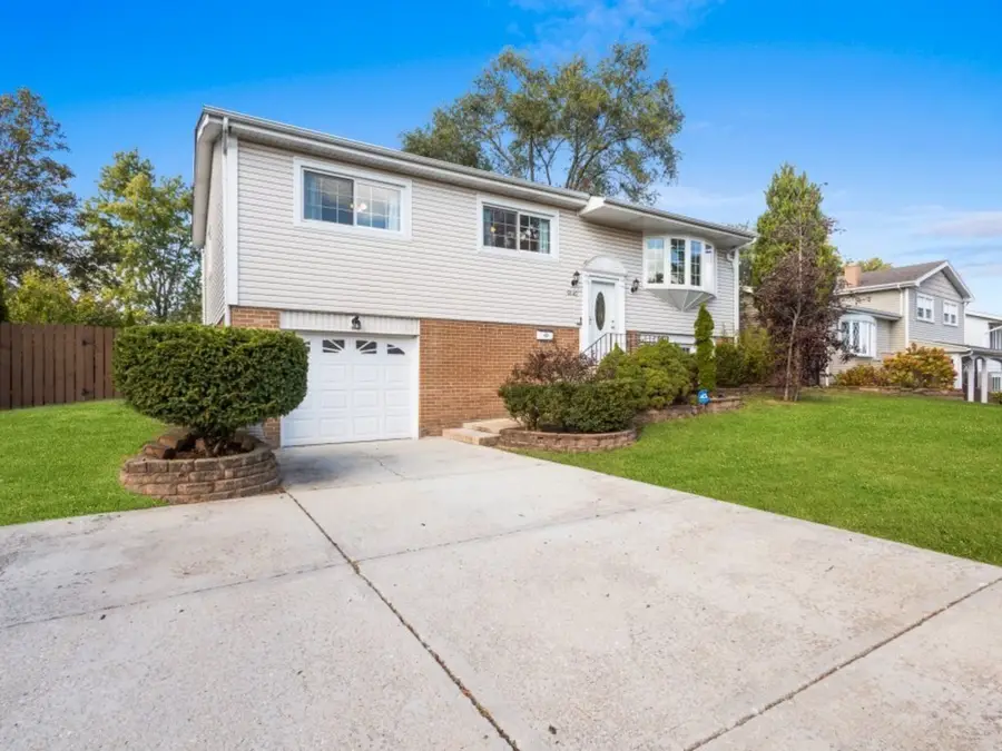 9140 Sycamore Drive, Hickory Hills, IL 60457 - Image #3