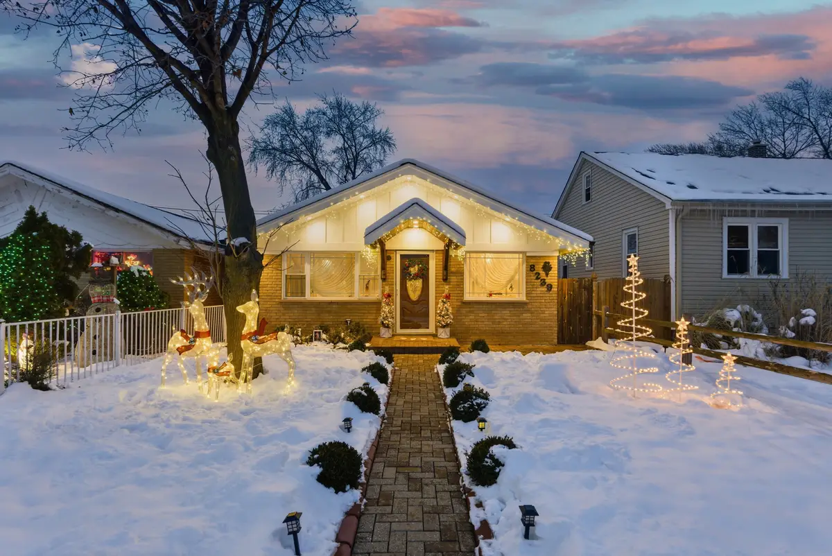 8239 Sayre Avenue, Burbank, IL 60459 - Image #1