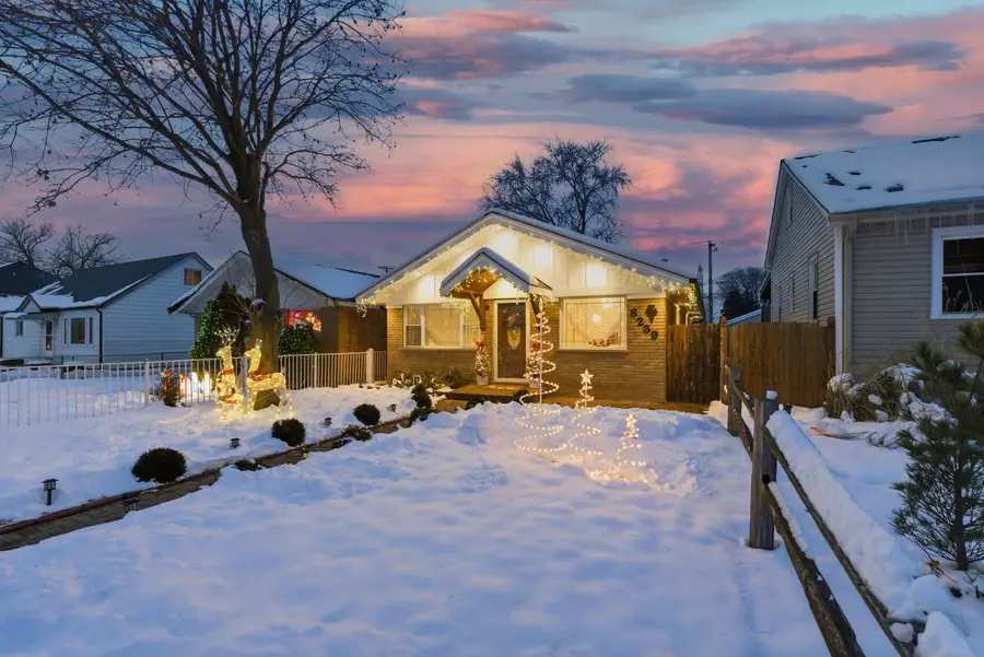 8239 Sayre Avenue, Burbank, IL 60459 - Image #3