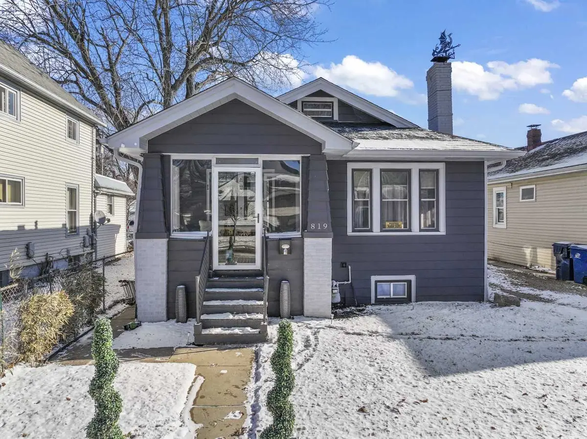 819 N Ash Street, Waukegan, IL 60085 - Image #1