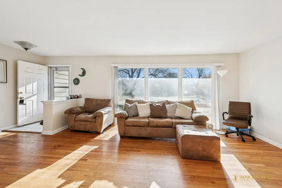 606 Edwards Avenue, West Dundee, IL 60118 - Image #2