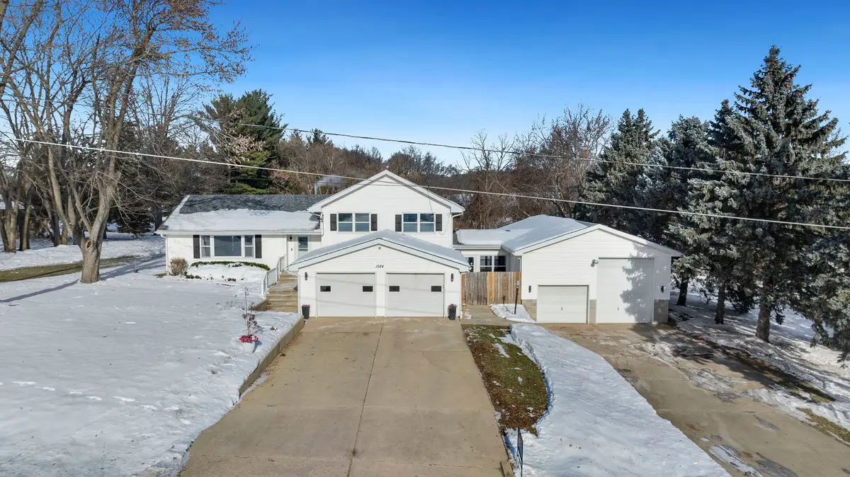 1584 W Fairview Road, Freeport, IL 61032 - Image #1