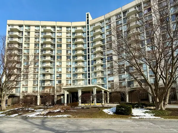 20 N Tower Road #8E, Oak Brook, IL 60523