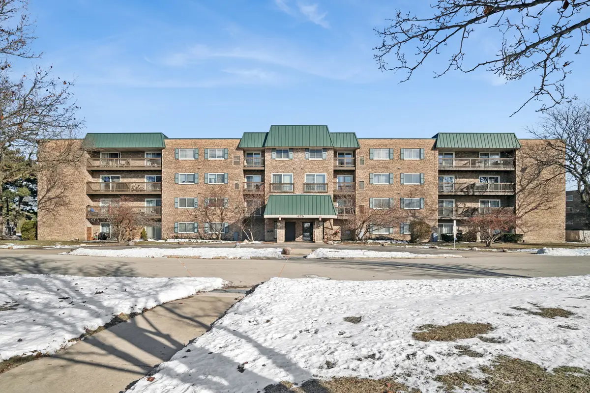675 Grove Terrace #208, Elk Grove Village, IL 60007 - Image #1