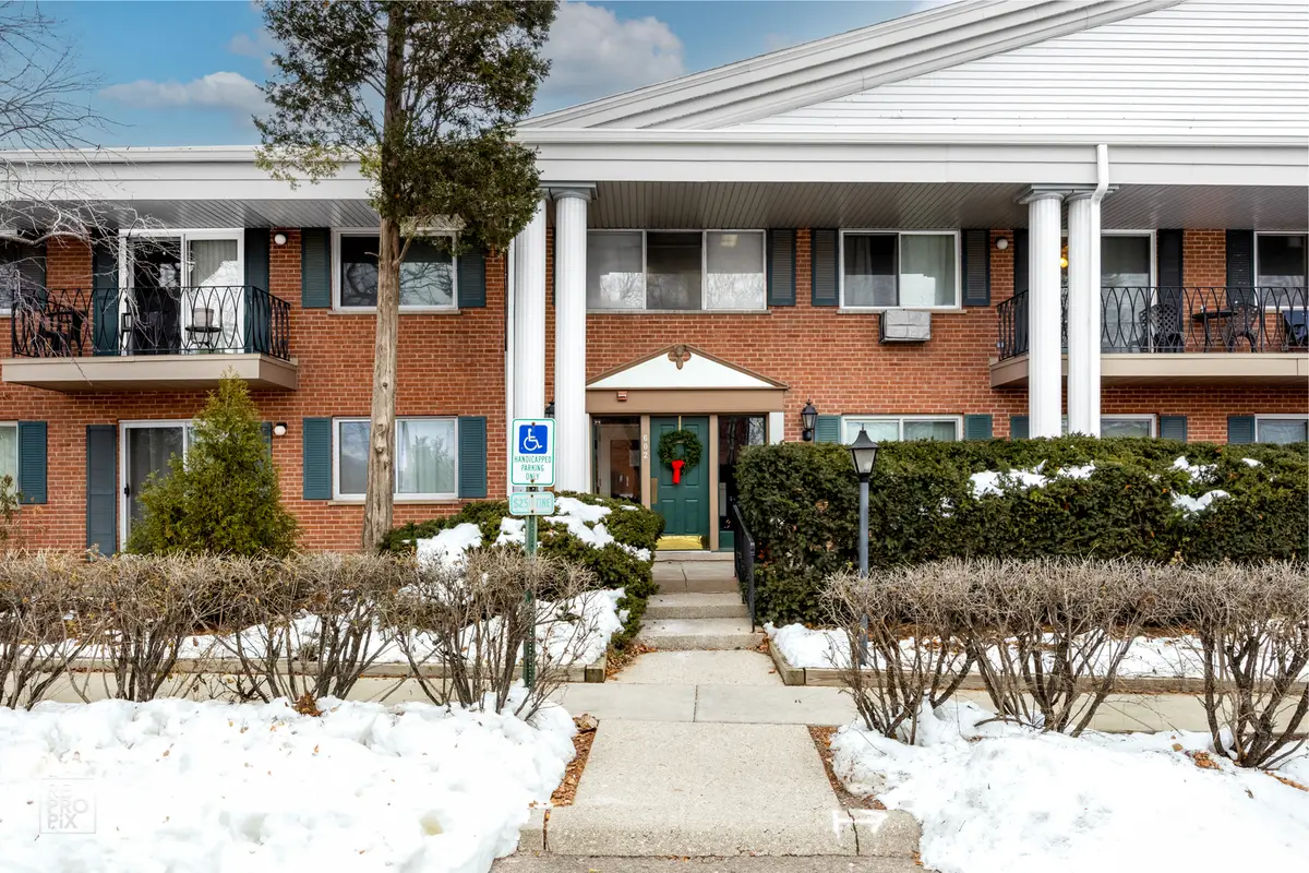 602 E Algonquin Road #207, Arlington Heights, IL 60005 - Image #1