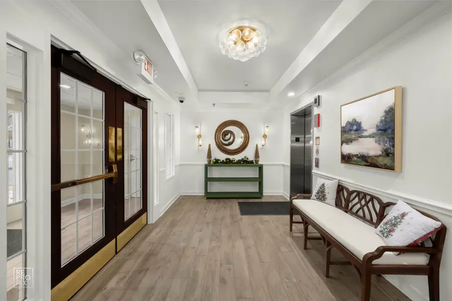 434 Mcdaniels Circle #401, Clarendon Hills, IL 60514 - Image #3