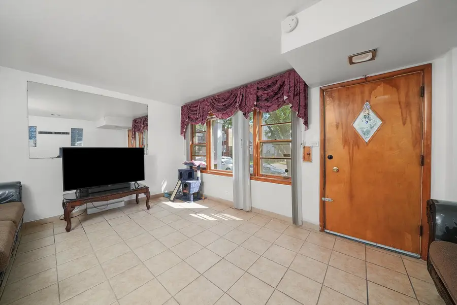 4350 W Shakespeare Avenue, Chicago, IL 60639 - Image #2