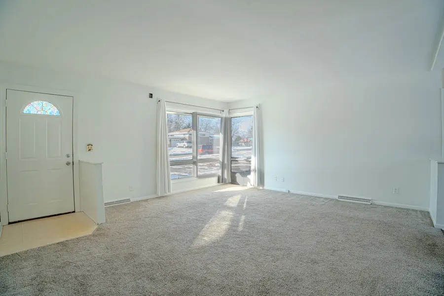 307 Hill Avenue, North Aurora, IL 60542 - Image #2