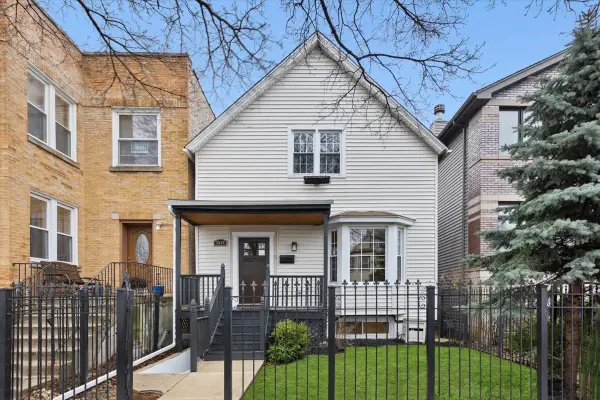 3059 N Gresham Avenue, Chicago, IL 60618