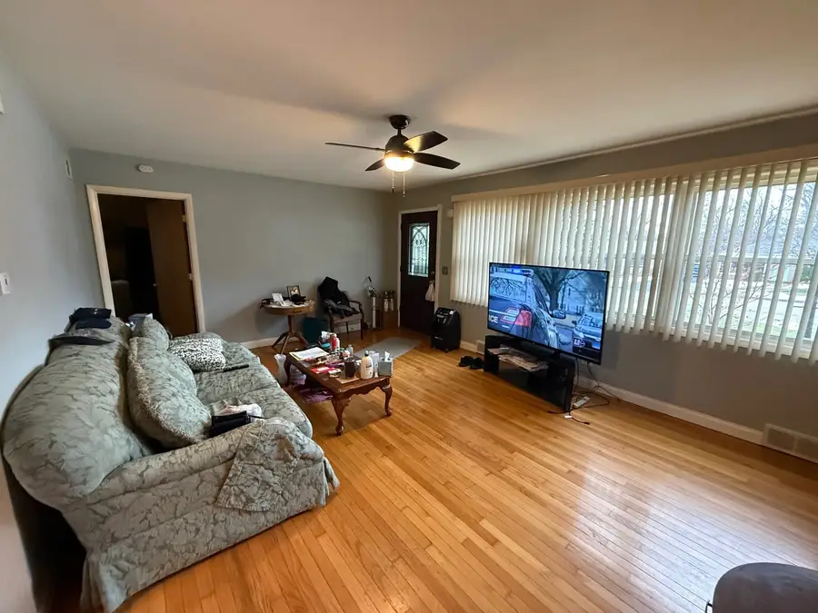 728 E Hawley Street, Mundelein, IL 60060 - Image #2