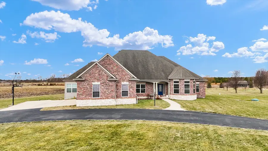 2595 County Road 500 E, Mahomet, IL 61853 - Image #2