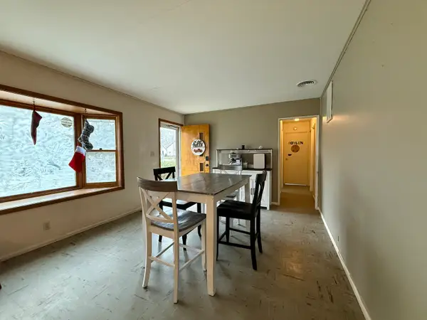 301 S Walnut Street, Clinton, IL 61727