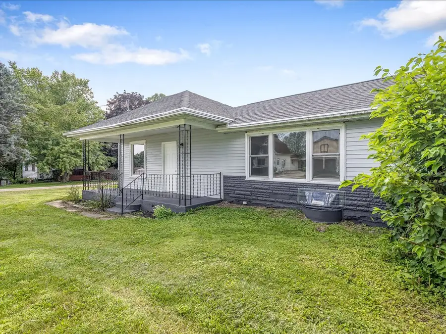 140 E Walnut Street, Cedarville, IL 61013 - Image #2