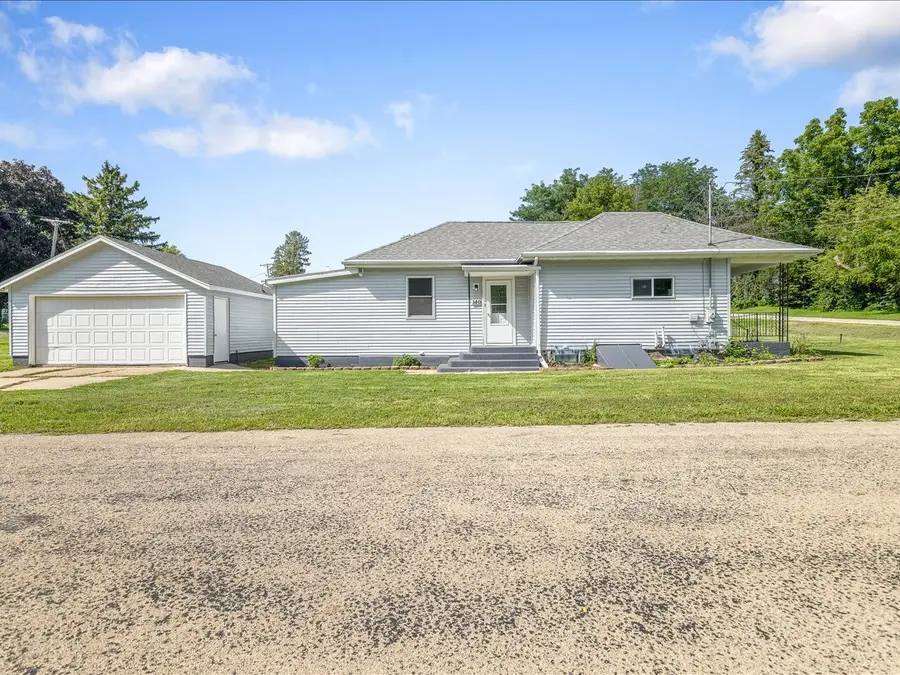 140 E Walnut Street, Cedarville, IL 61013 - Image #3