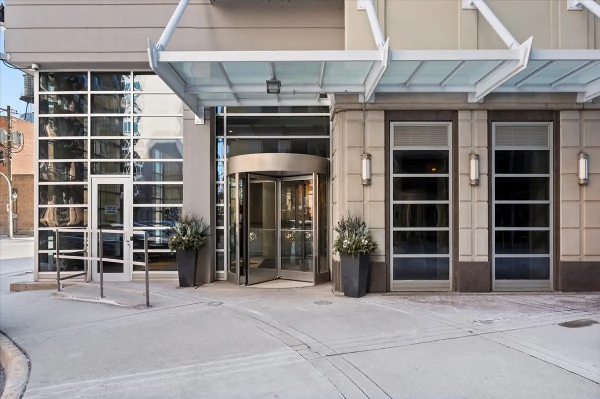 700 N Larrabee Street #301, Chicago, IL 60610 - Image #1