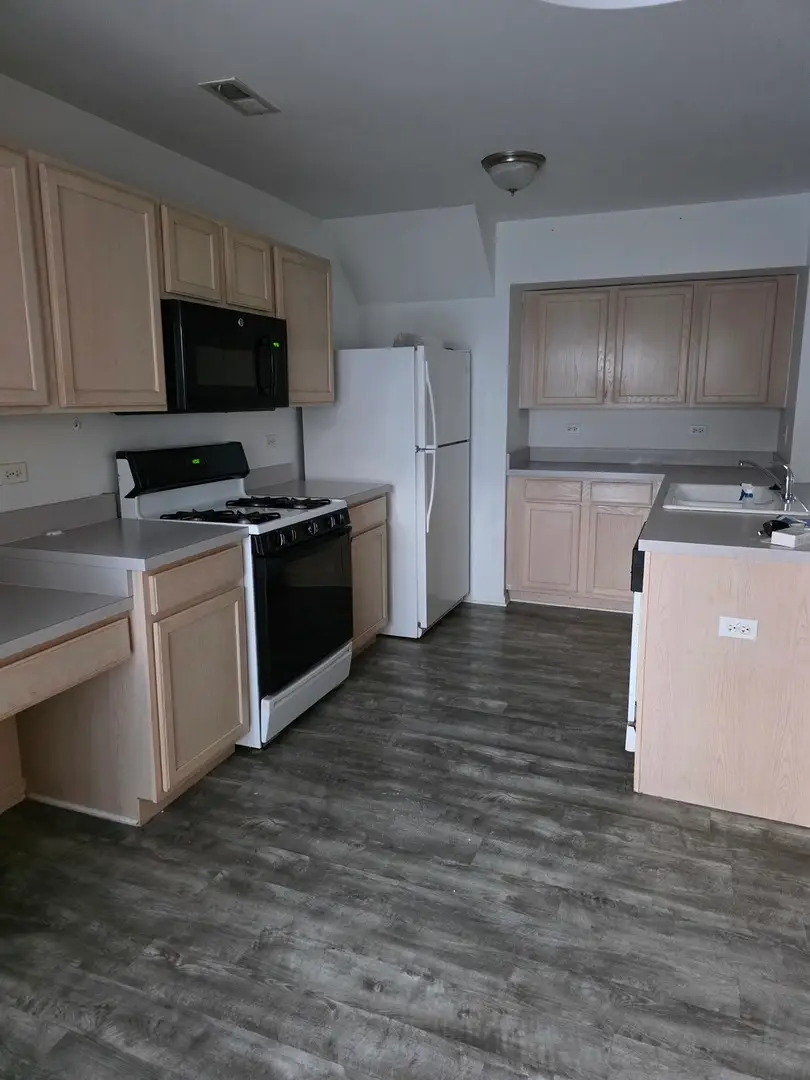 1066 Four Seasons Boulevard, Aurora, IL 60504 - Image #2