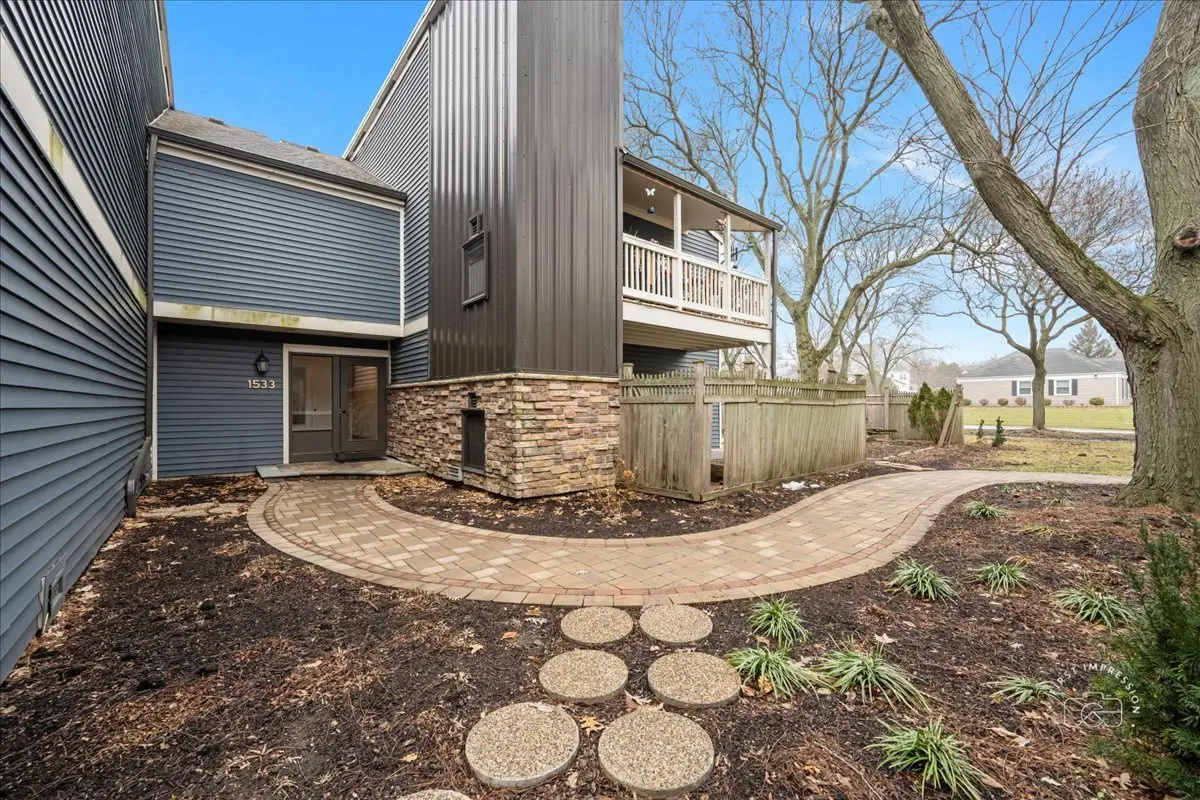 1533 S County Farm Road #1-4, Wheaton, IL 60189 - Image #1