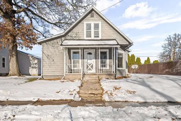 1577 31st Avenue, Moline, IL 61265