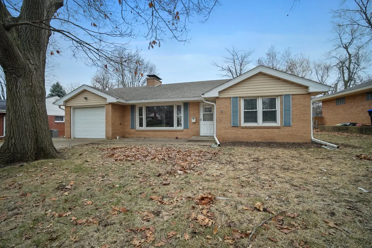7 Walker Drive, Bloomington, IL 61701 - Image #1