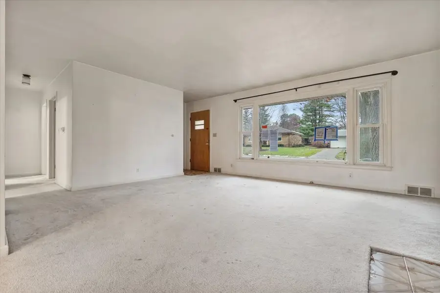 7 Walker Drive, Bloomington, IL 61701 - Image #3