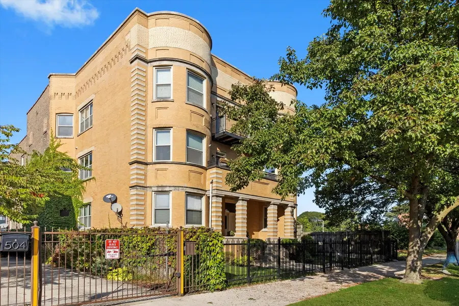 512 E Oakwood Boulevard #2, Chicago, IL 60653 - #3