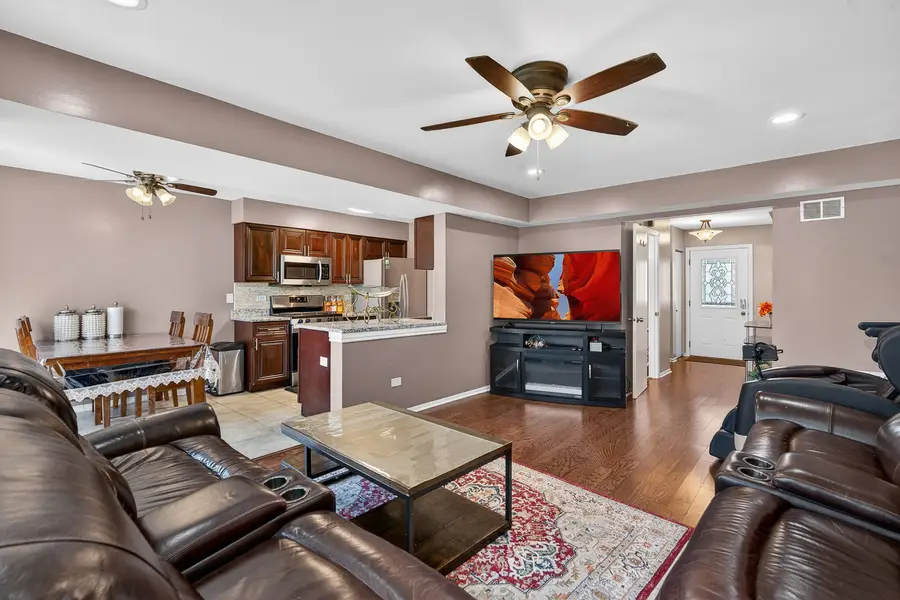 Address Withheld By Seller, Streamwood, IL 60107 - Image #3