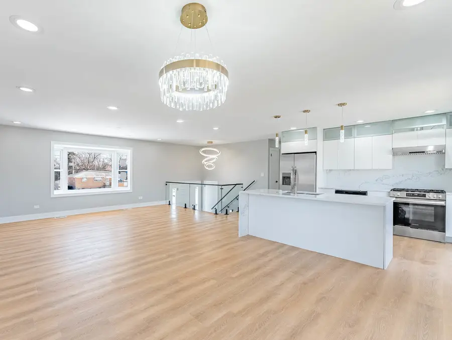 1116 S Busse Road, Mount Prospect, IL 60056 - Image #2