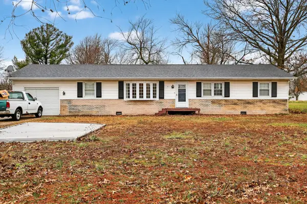 1531 Charleston Road, Salem, IL 62881