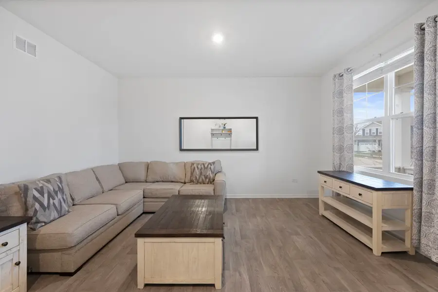 696 Kentshire Circle, Elgin, IL 60124 - Image #3