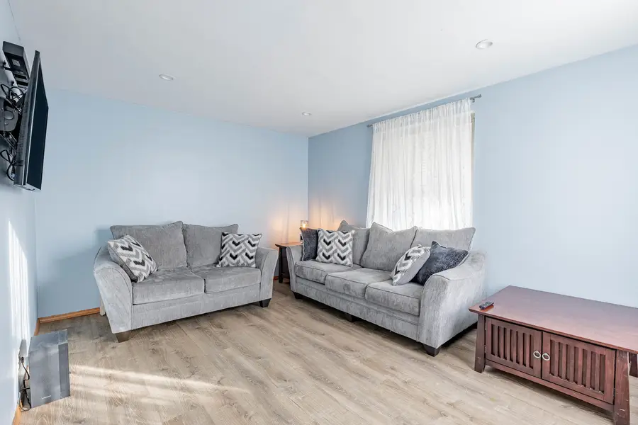 11042 S Avenue J, Chicago, IL 60617 - Image #2