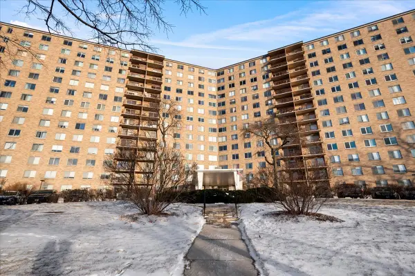 6833 N Kedzie Avenue #1113, Chicago, IL 60645