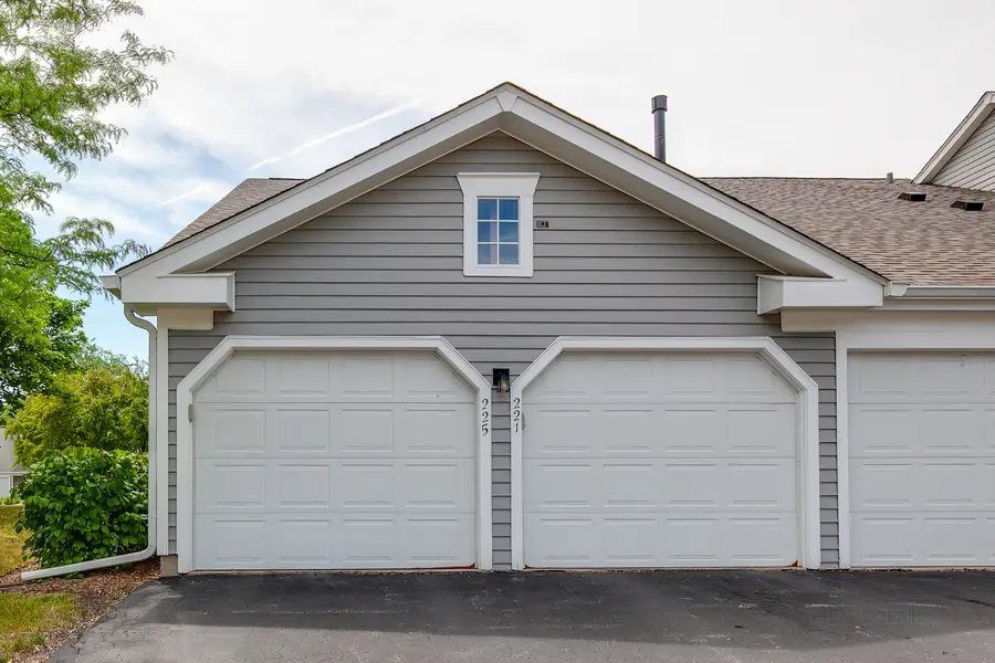 225 Thornapple Court #225, Buffalo Grove, IL 60089 - Image #2