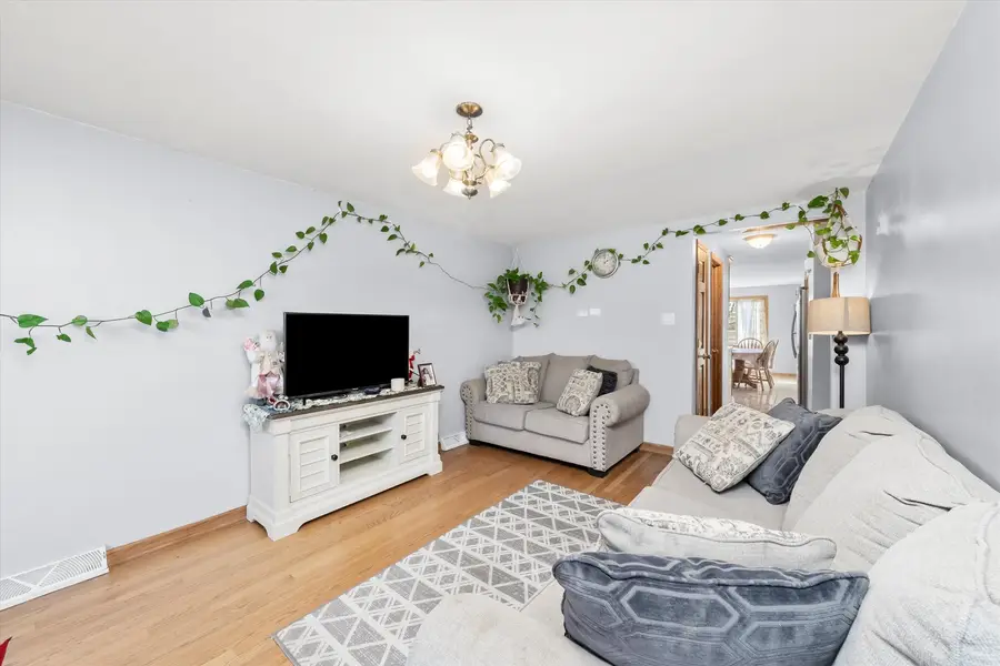 7726 Neenah Avenue, Burbank, IL 60459 - #3