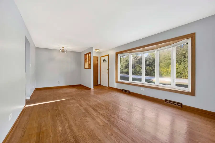 11257 S Pacific Drive, Worth, IL 60482 - Image #2