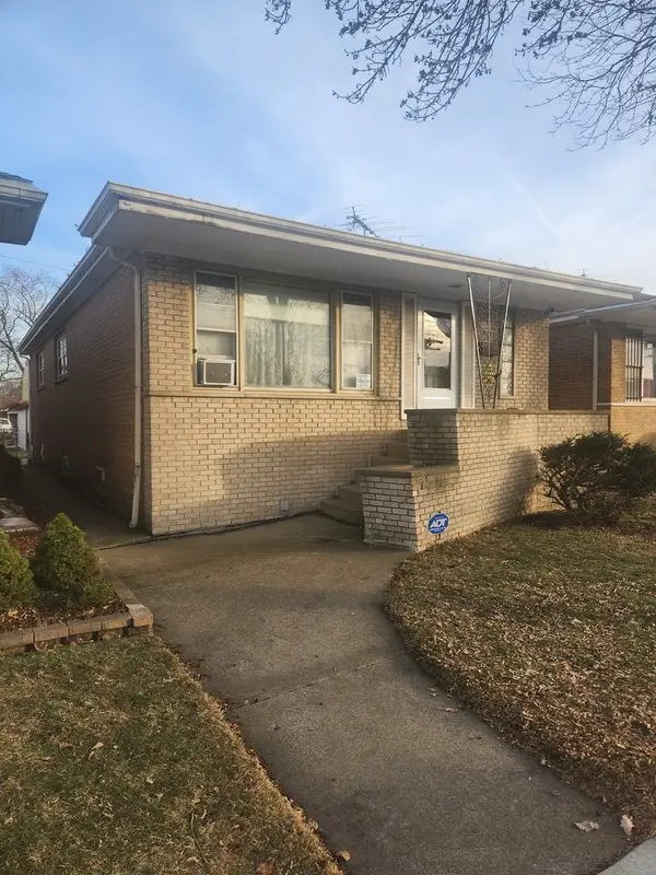 8151 S Commercial Avenue, Chicago, IL 60617