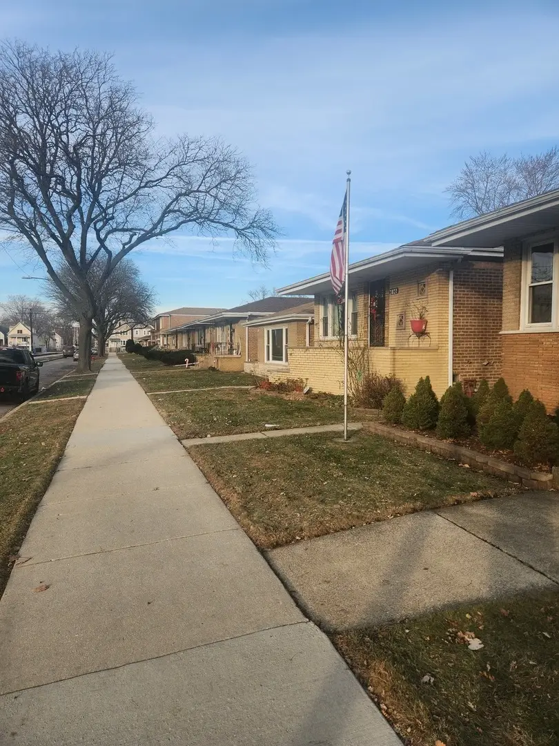 8151 S Commercial Avenue, Chicago, IL 60617 - Image #2