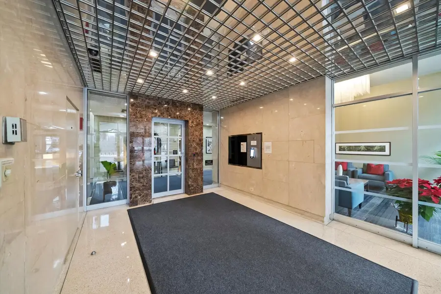 555 W Cornelia Avenue #1401, Chicago, IL 60657 - Image #3