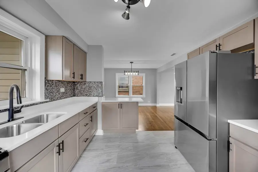 10626 S Lowe Avenue, Chicago, IL 60628 - Image #2