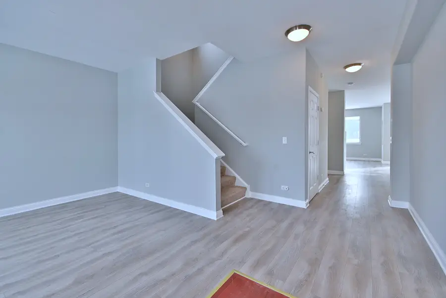 233 Pawtucket Avenue, Elgin, IL 60124 - Image #3